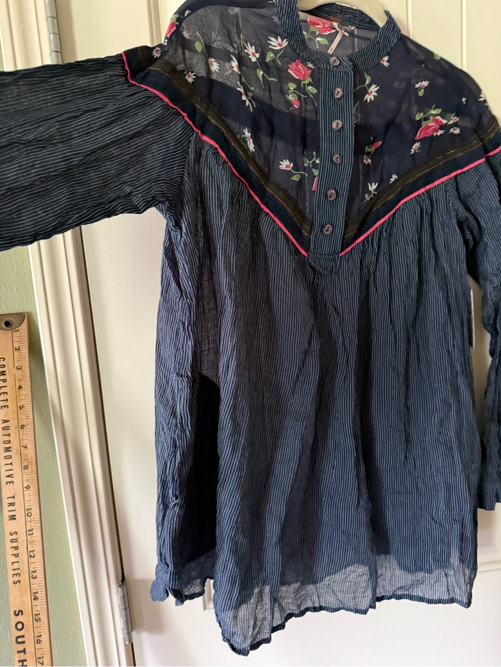 Free People Navy Floral Panel Blouse with Pink Rose Detail NWT - Picture 4 of 8
